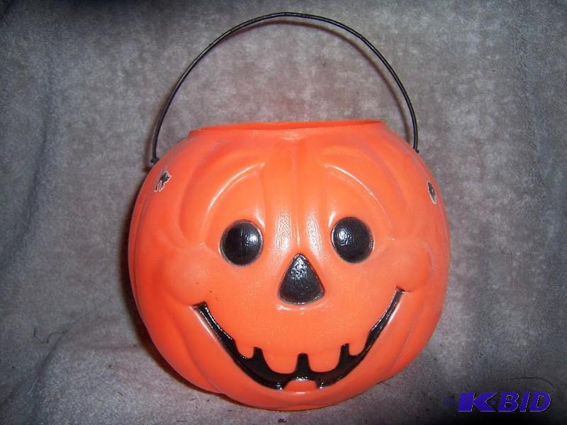 Holloween trick or treat pumkin carrier