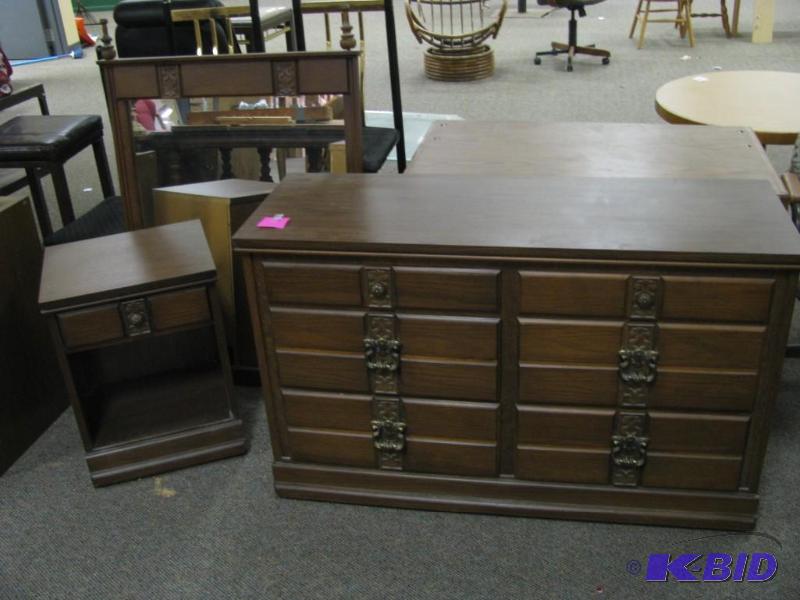 vintage three piece dresser set low...