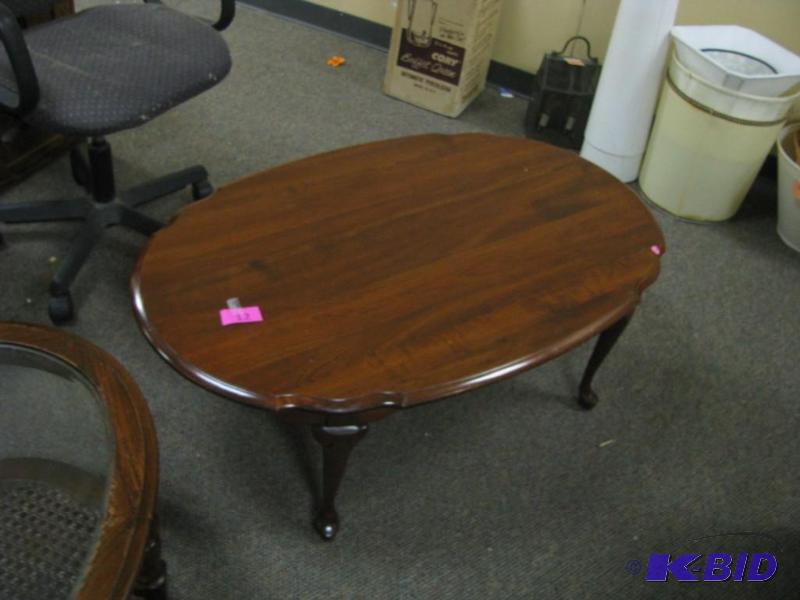 very nice coffee table...