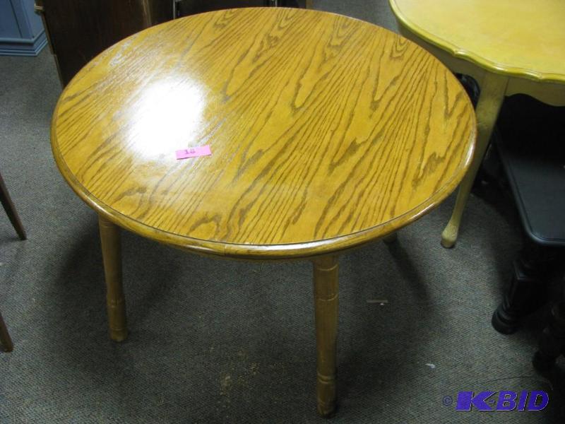 round table in good condition...
