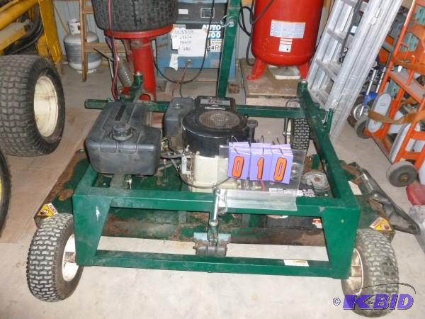 lot 10 image: Swisher pull behind finish mower. 1...
