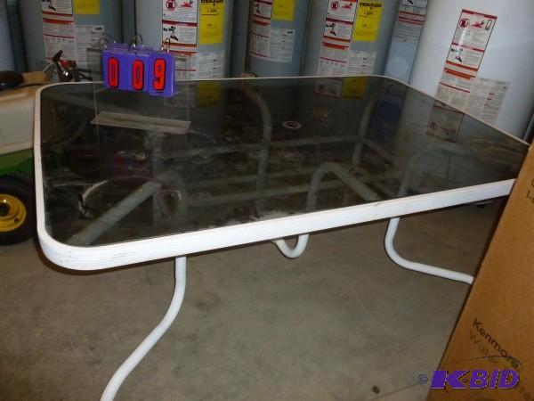 lot 9 image: Outdoor patio table. Used condition...