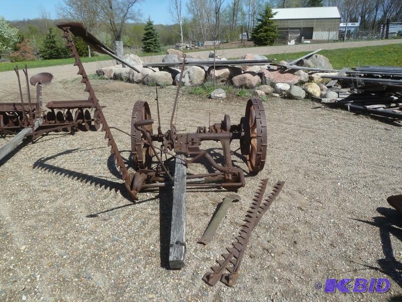 lot 16 image: Minnesota Horse drawn mower Model#...