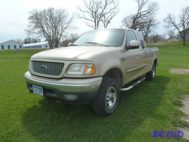 lot 7 image: 1999 Ford F150 Has 5.4 Triton engi...