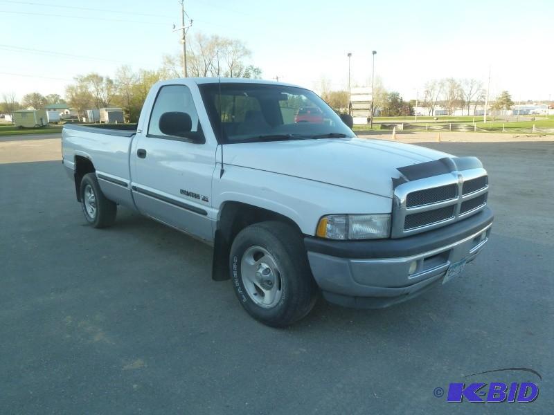 lot 8 image: 1999 Dodge Ram SLT&nbspLaramie 2W...