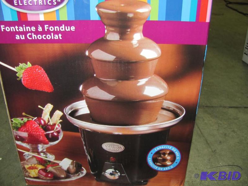 lot 120 image: Spruce up your graduation party wit...