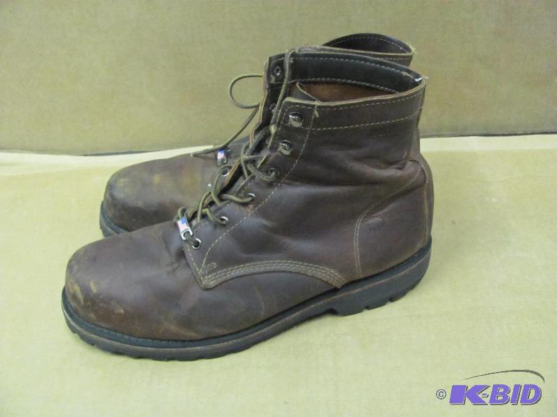 lot 39 image: These WOLVERINE Brown Plainsman 6&q...