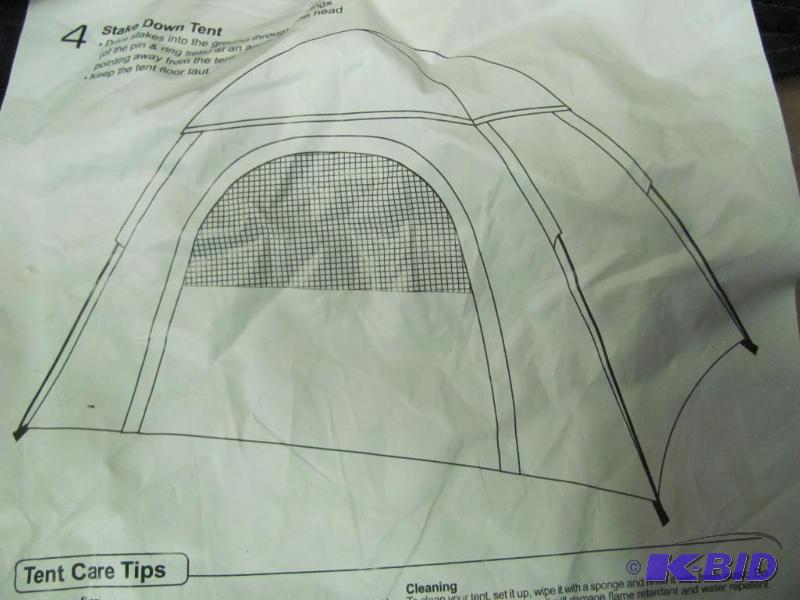 lot 52 image: Heres a nice light tent for the tr...