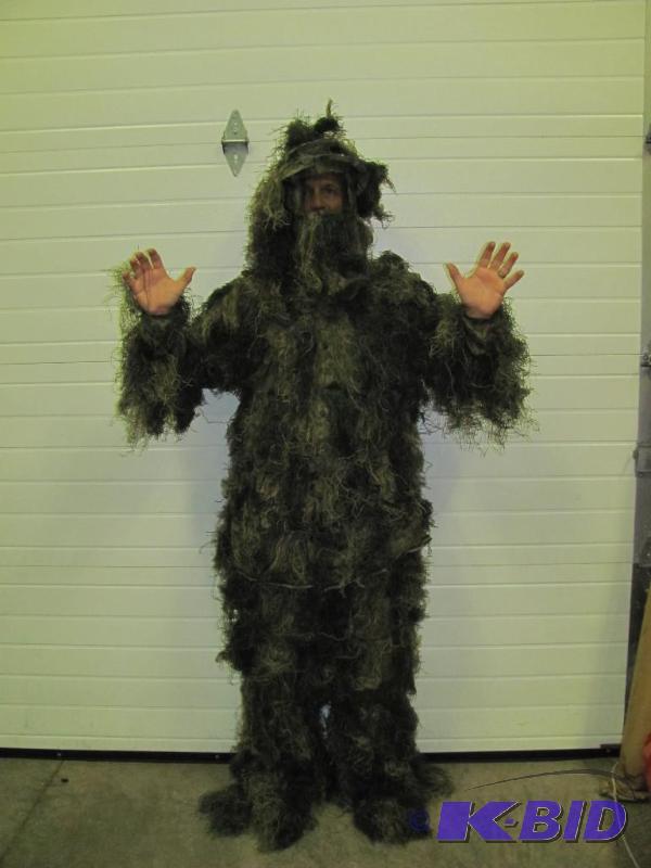 lot 74 image: This NEW Woodland 3-Piece Ghillie S...