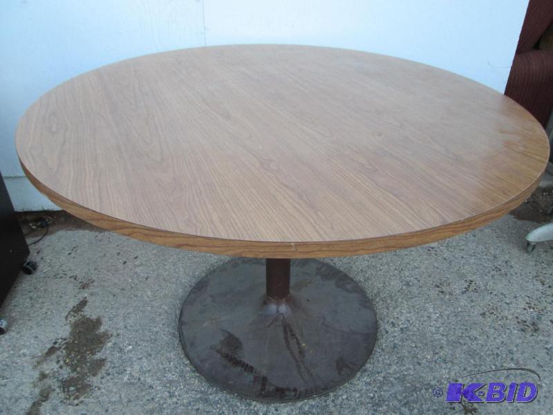 lot 135 image: Round formica top table with very s...