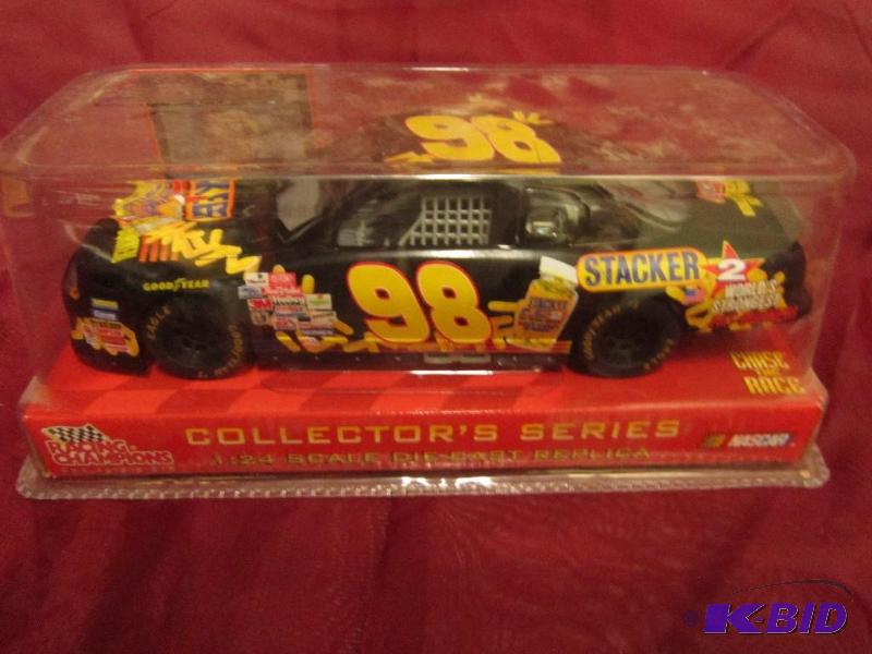 lot 24 image: NASCAR 124 scale Kenny Wallace die...