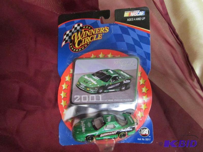 lot 78 image: NASCAR Dale Earnhardt adult collect...