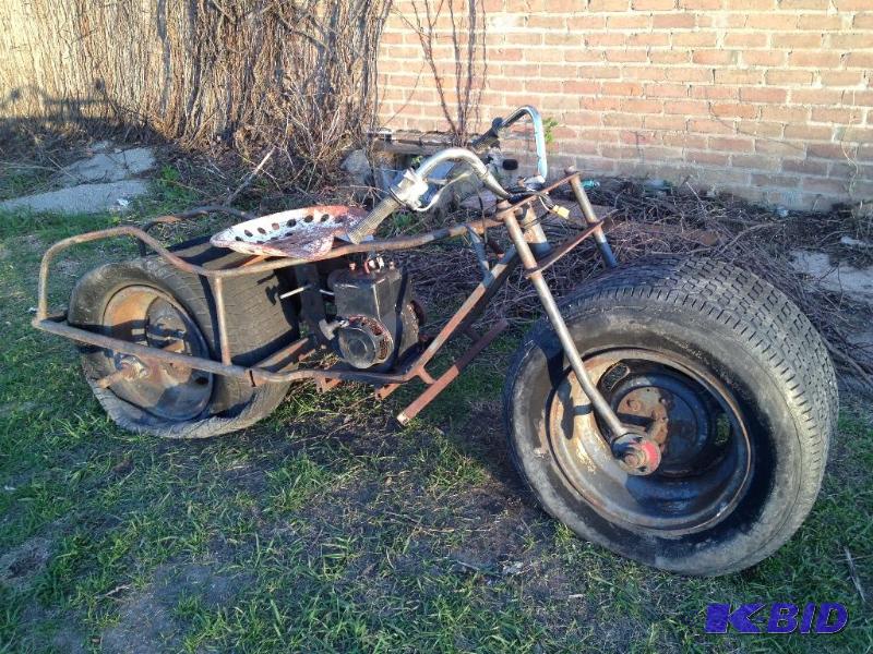 lot 1 image: Hand Made Mini Motorcycle