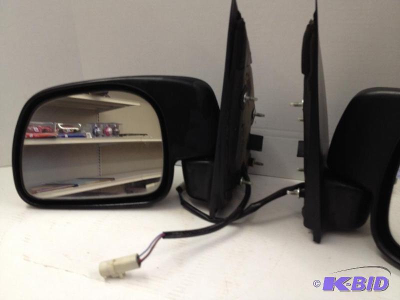 lot 17 image: Power Mirrors for 99 - 07 Super Duty Ford