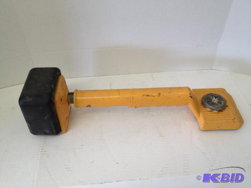 lot 23 image: Carpet Stretcher