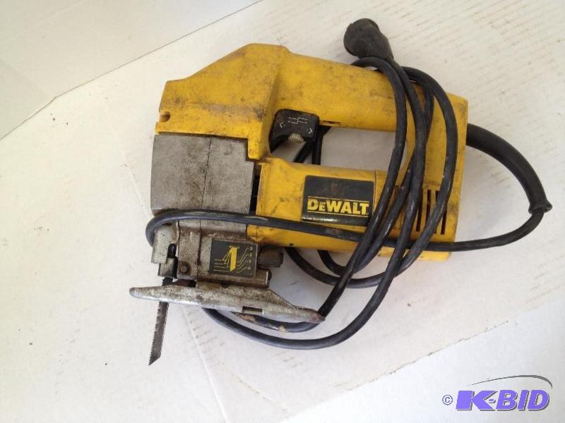lot 24 image: Dewalt Corded Jig Saw
