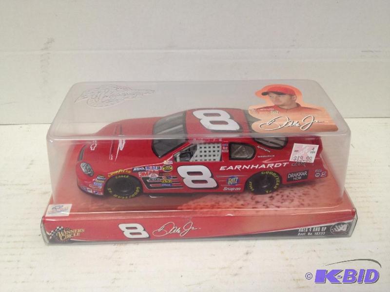 lot 49 image: Dale Earnhardt Jr. 124 Die Cast, 2004 #8 NIB NASCAR