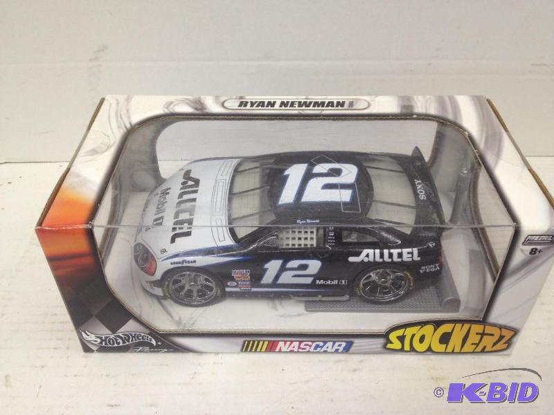 lot 52 image: Ryan Newman #12 Hot Wheels 124 Die Cast 2004 NASCAR