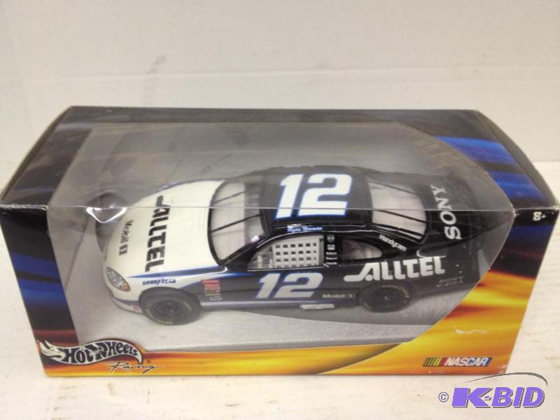 lot 53 image: Ryan Newman #12 Hot Wheels 124 Die Cast 2000 NASCAR