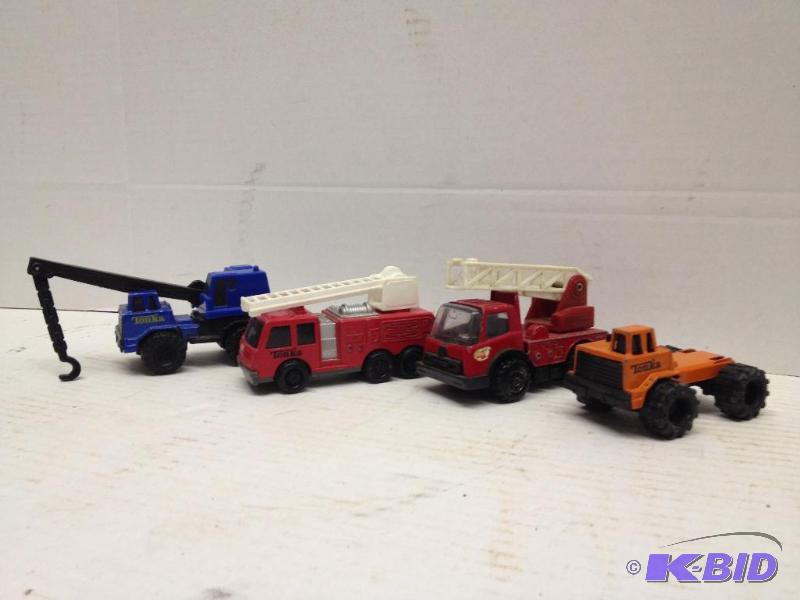 lot 65 image: 4 Tonka Trucks