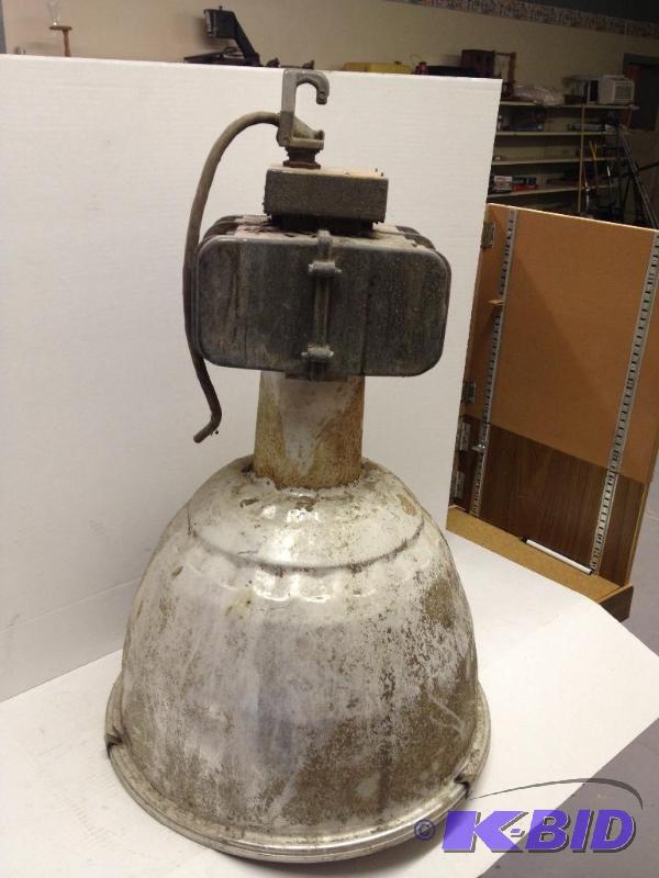 lot 79 image: Mercury Vapor Light Fixture