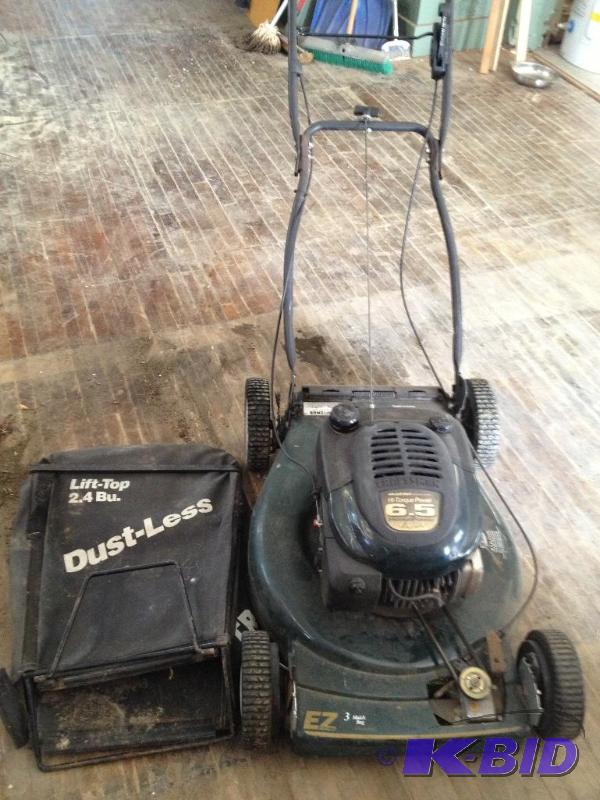 lot 89 image: Craftsman Self Propelled 6.5 HP Lawnmower