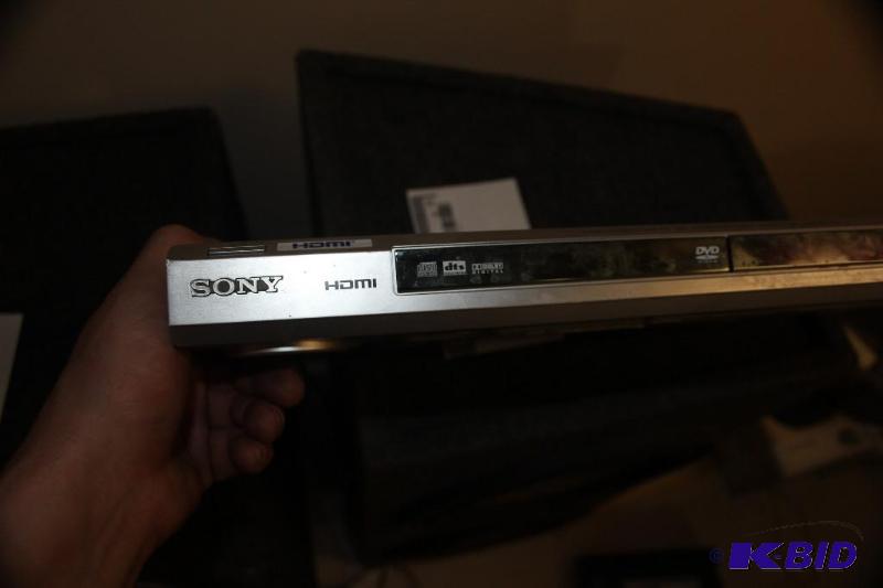 lot 24 image: Sony, HDMI, DVD Player, 720p  1080...