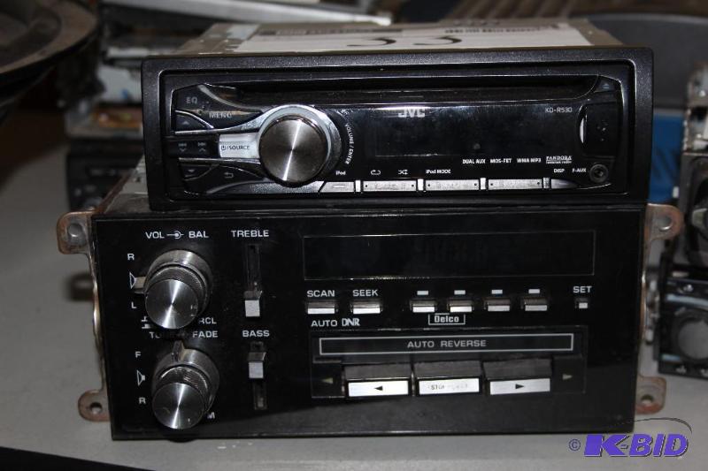 lot 33 image: Lot of (2) Items (1) JVC, KD-R530,...