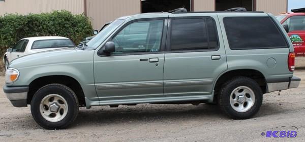 lot 1 image: 1998 FORD Explorer XLT  4.0 L...