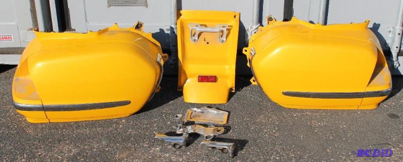 lot 18 image: 2 Luggage Box And Accessories ...