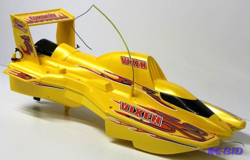 lot 19 image: NIKKO Radio Control Boat &nbspVIX...