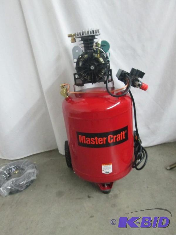 lot 4 image: Master Craft 2.5HP 10 Gallon Air Compressor