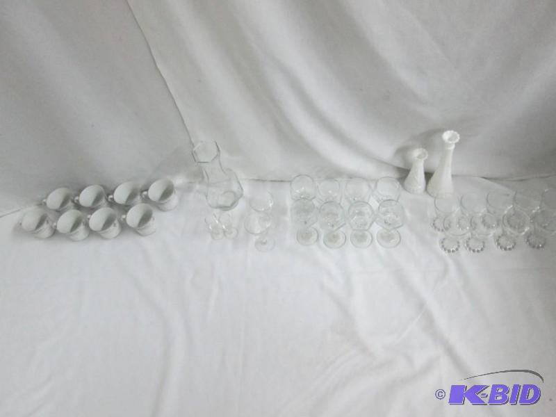 lot 41 image: Glassware and Coffee Cups