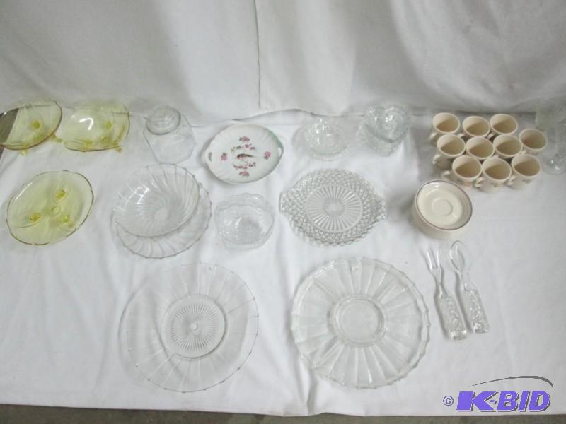 lot 45 image: Various Dinner and Glassware  Inclu...