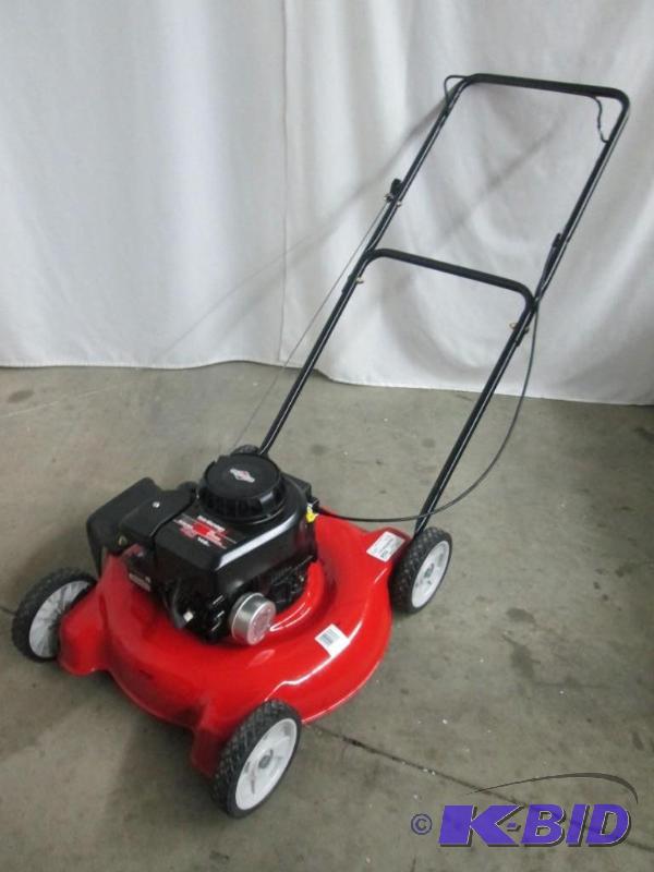 lot 7 image: Yards Machine 20 Push Gas Lawn Mower