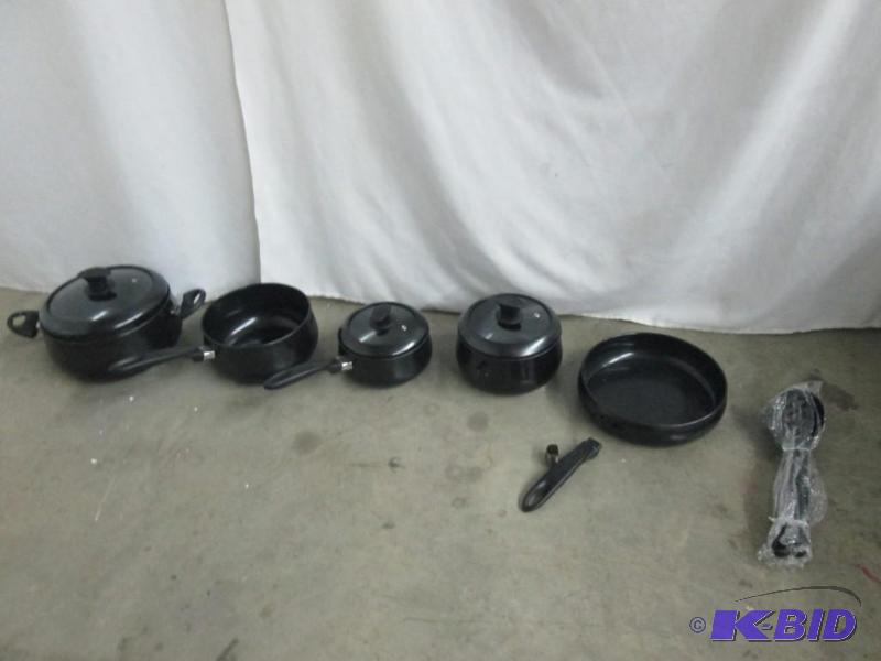 lot 20 image: Super Chef 12-Pc. Nonstick Aluminum Cookware Set