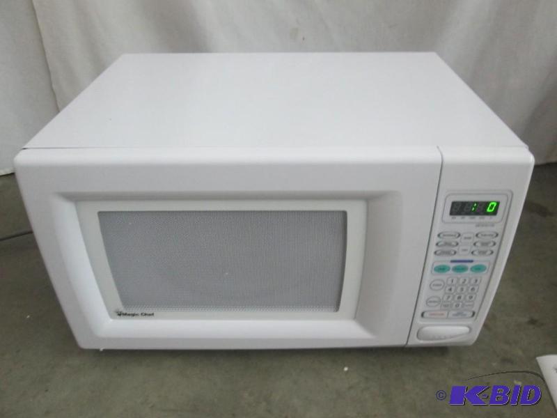 lot 28 image: Magic Chef 1.6 cu. ft. 1100-Watt Microwave Oven