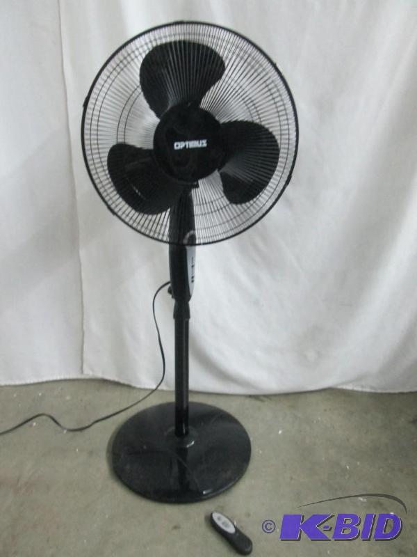 lot 33 image: Optimus 16 Oscilliating Pedestal Fan with Remote