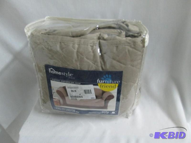 lot 34 image: Sure Fit Quilted Duck Pet Sofa Cover