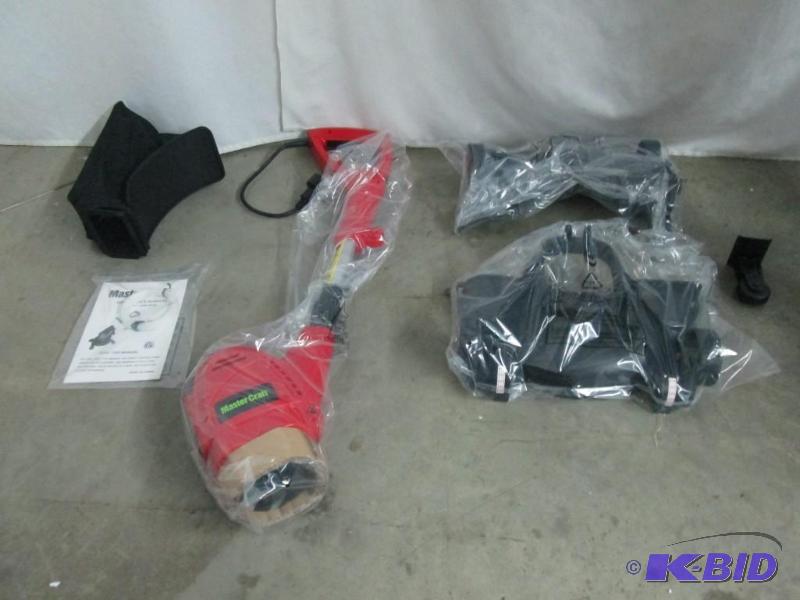 lot 35 image: Master Craft Convertible Electric Trimmer & Edger