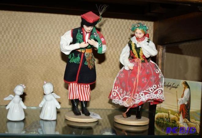 lot 104 image: Handmade Polish Dancers