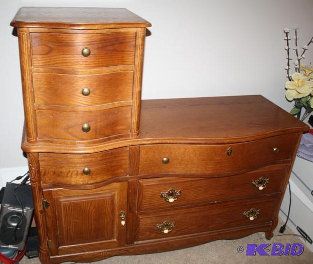 lot 13 image: 7 Drawer Dresser