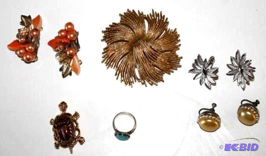 lot 135 image: Jewelry, turquoise ring, earrings, ...