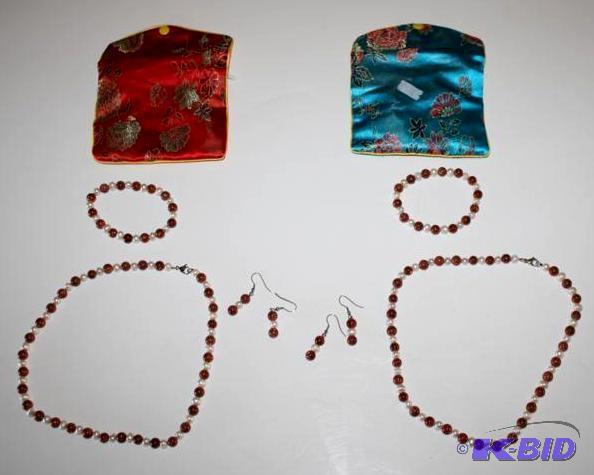 lot 137 image: Jewelry - Necklace, bracelet & ...