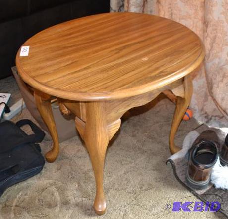 lot 171 image: Side Table