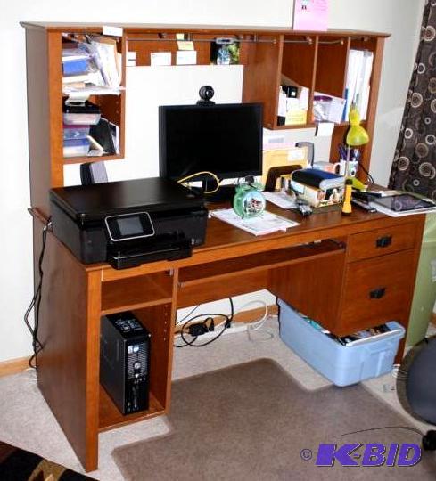 lot 172 image: Computer Desk