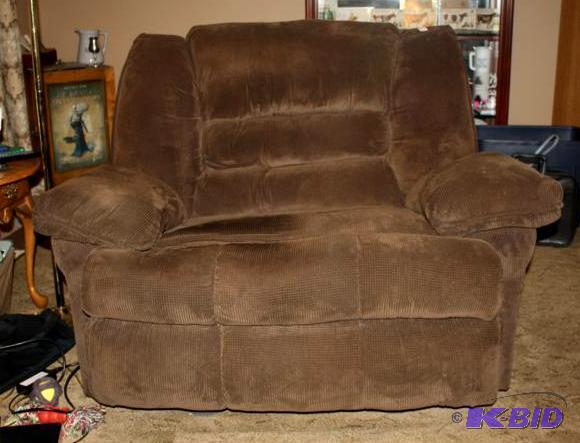 lot 173 image: Overstuffed Rocker Recliner