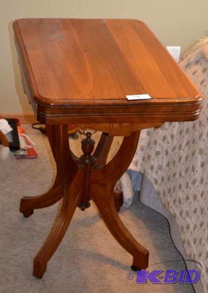 lot 19 image: Antique Eastlake Parlor Table