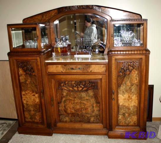 lot 2 image: French Art Deco Sideboard