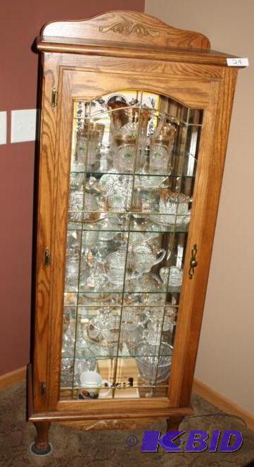 lot 24 image: Lighted Oak Display Case with Beveled Glass